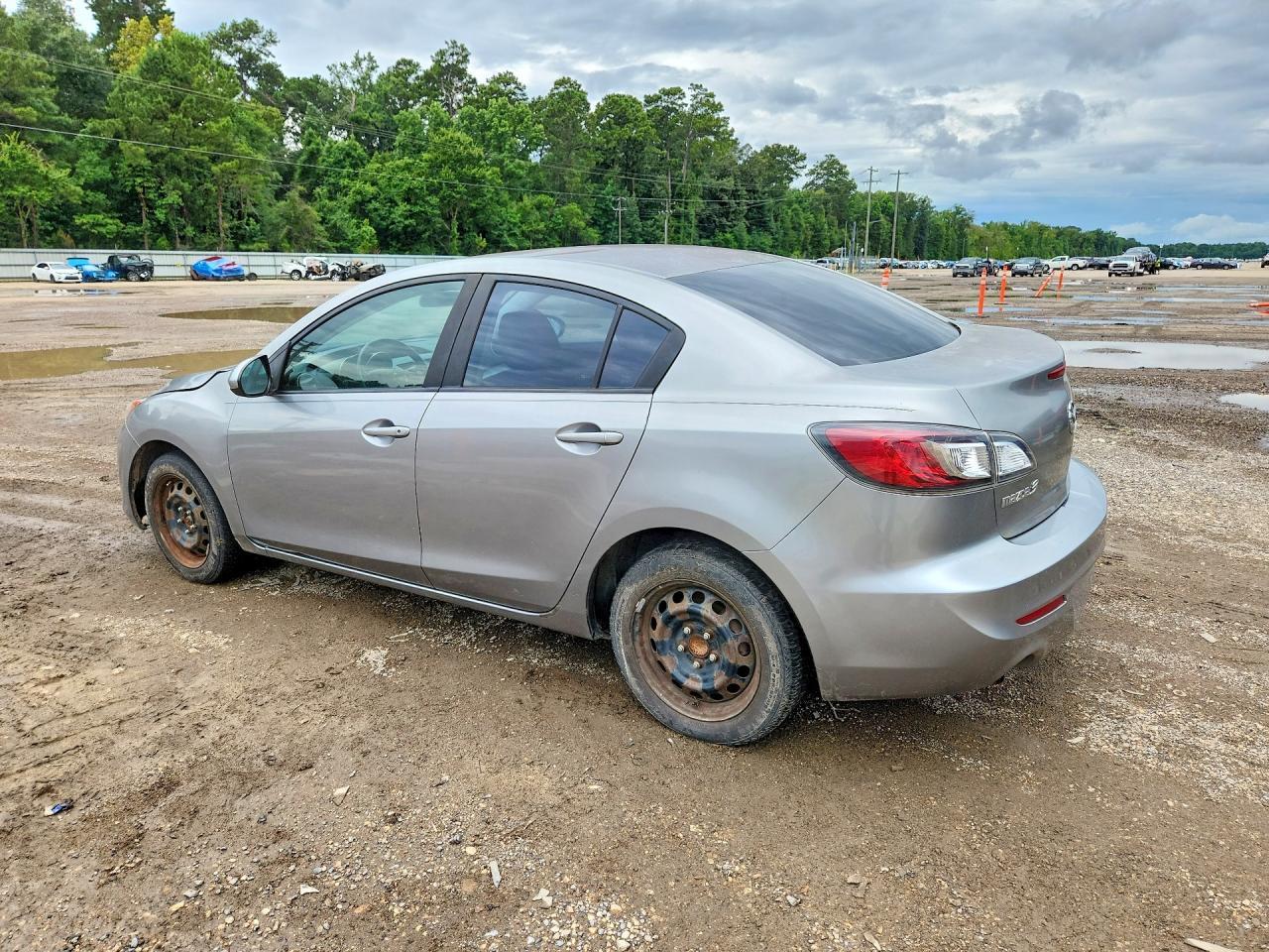2013 Mazda 3 I - Image 2
