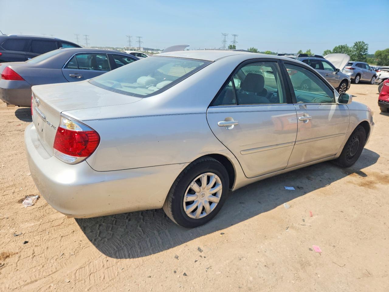 2005 Toyota Camry Le - Фото 3