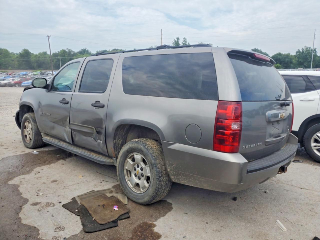 2009 Chevrolet Suburban K1500 Ls - Image 2
