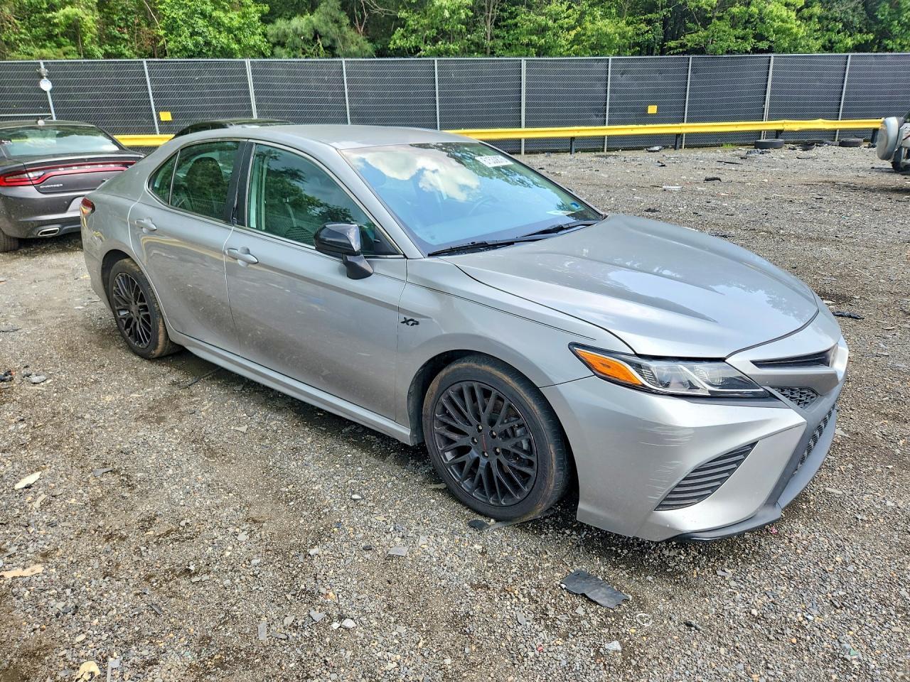 2020 Toyota Camry Se - Фото 4