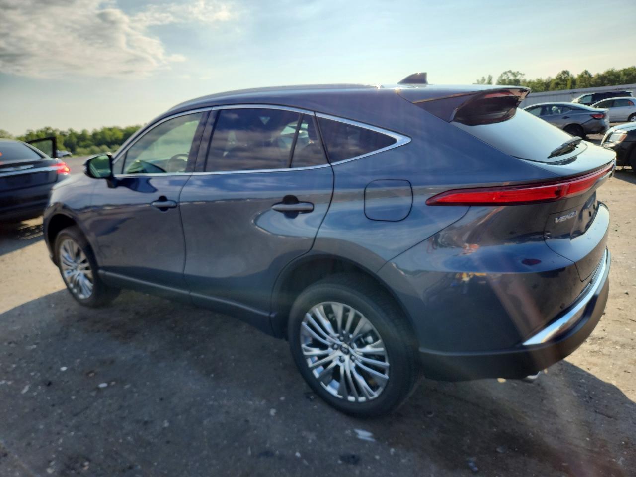 2022 Toyota Venza Limited - Image 2