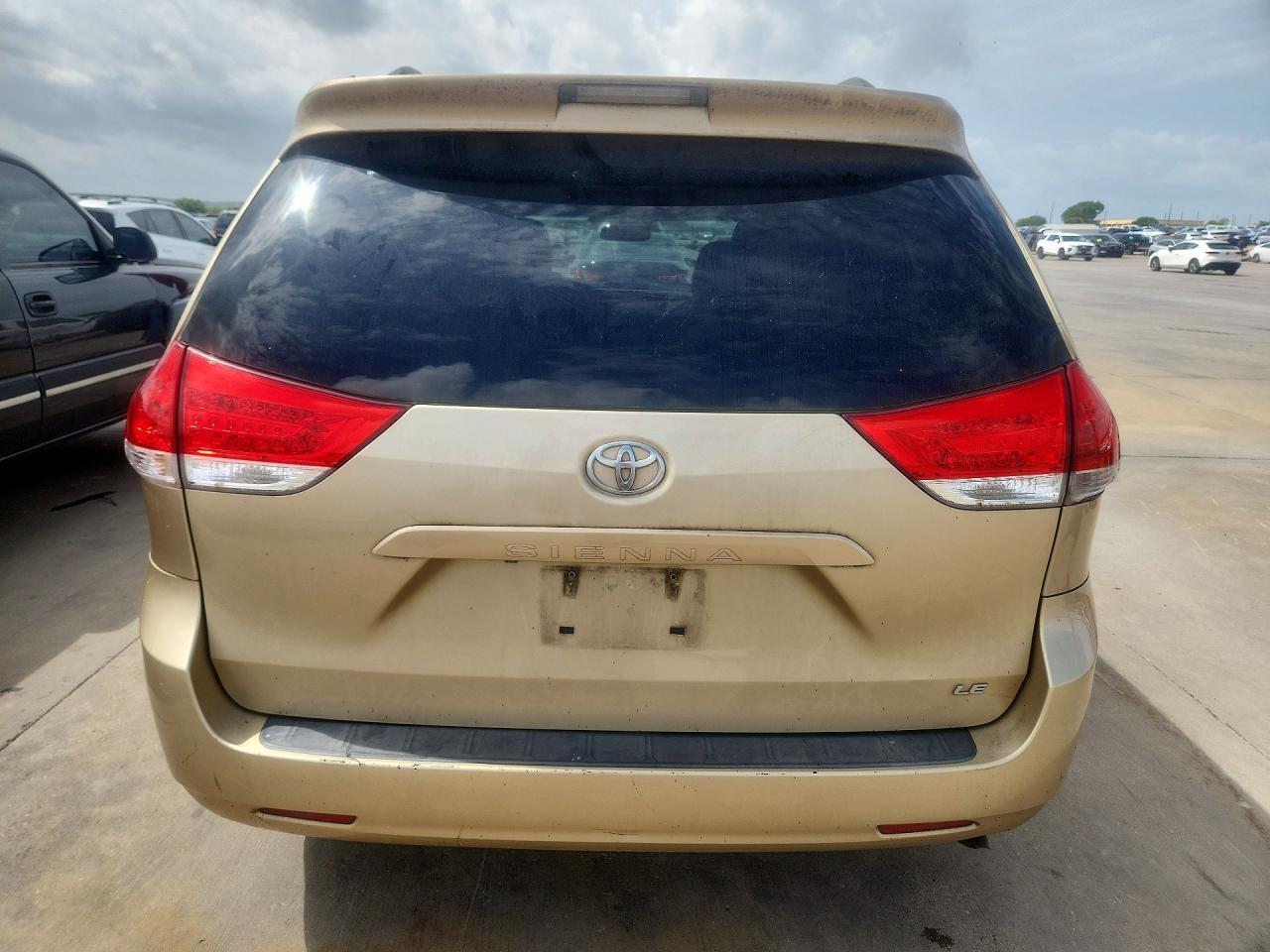 2011 Toyota Sienna Le - Image 6