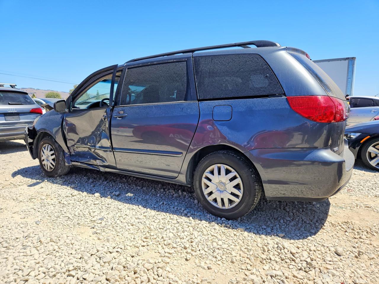 2007 Toyota Sienna Le 7-Passenger - Фото 2