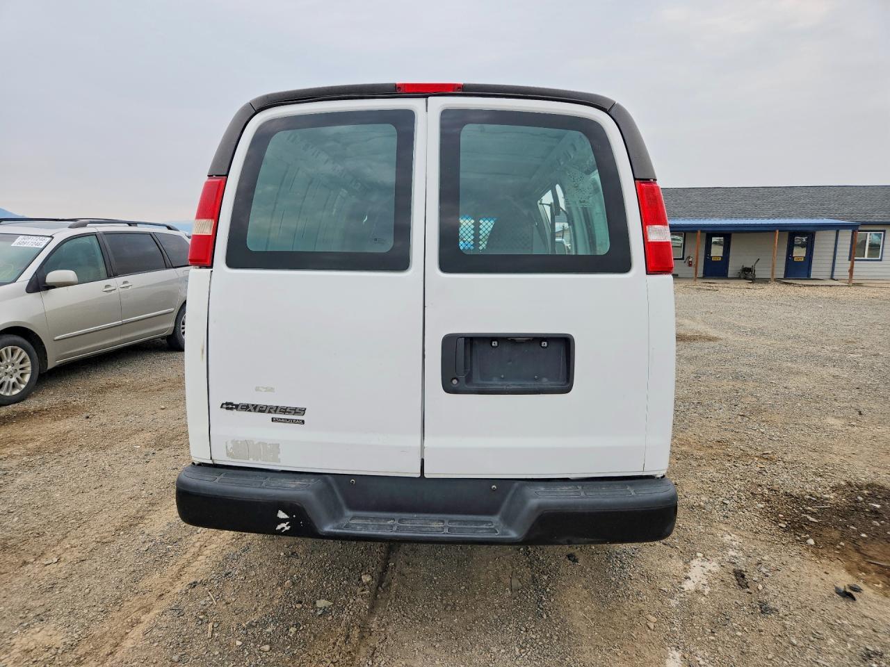 2014 Chevrolet Express G2500 Delivery Van - Image 6
