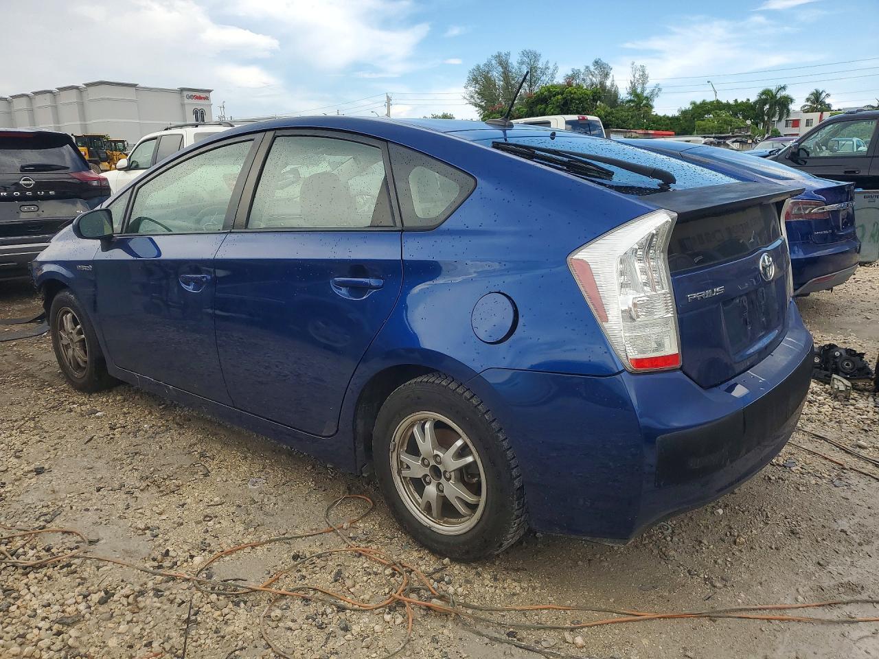 2010 Toyota Prius Iv - Фото 2
