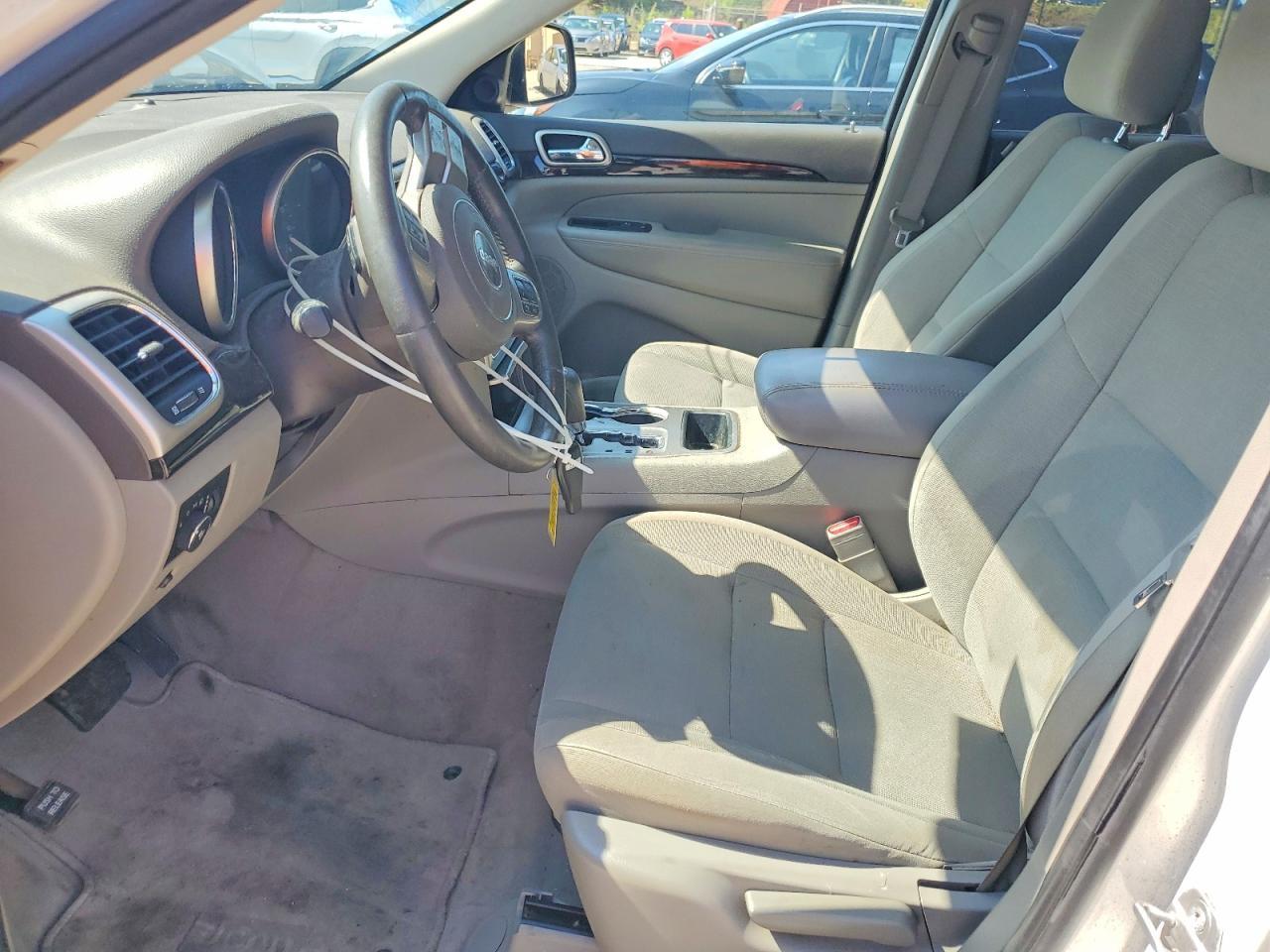 2012 Jeep Grand Cherokee Laredo - Image 7