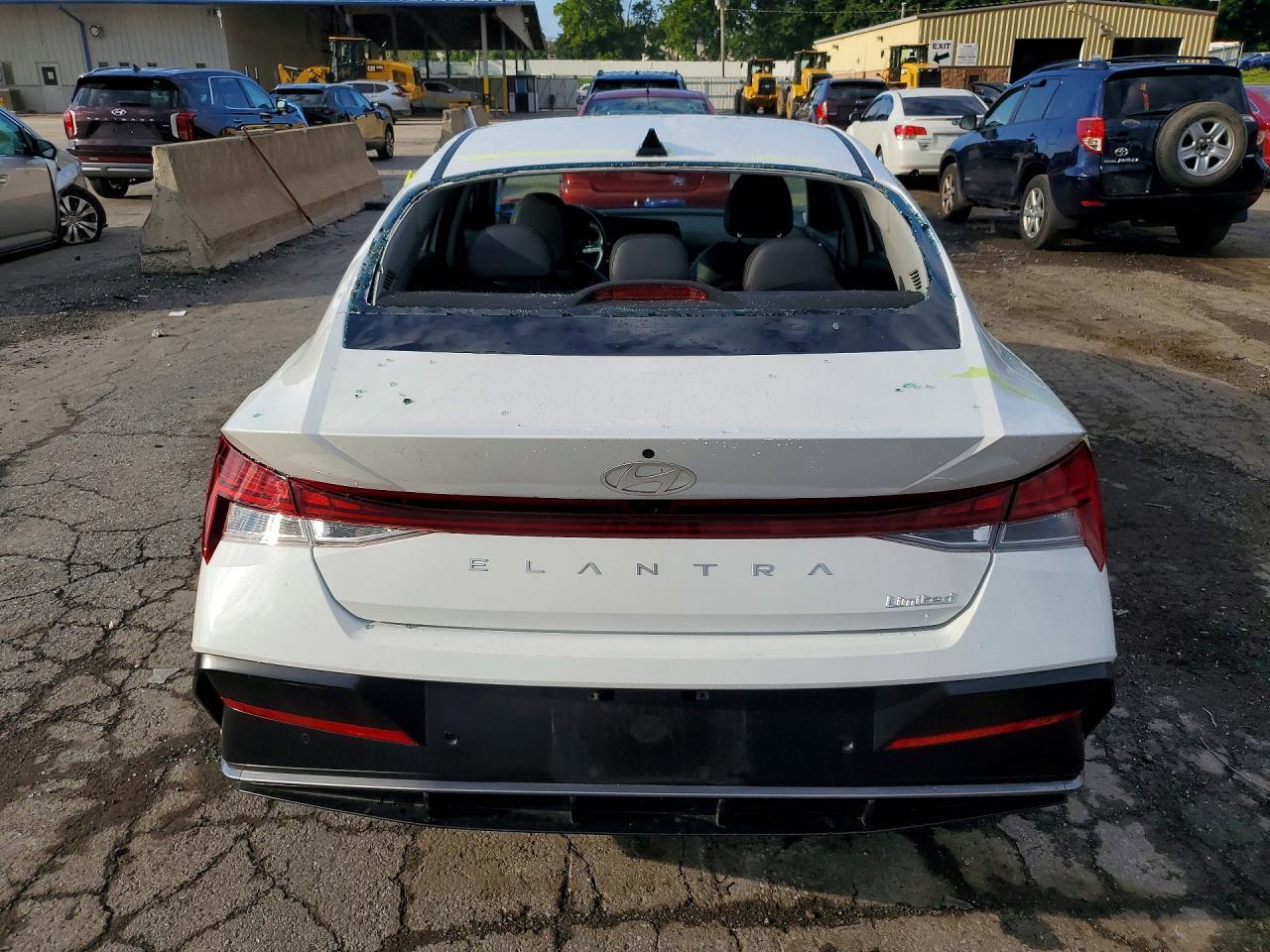 2024 Hyundai Elantra Limited - Image 6