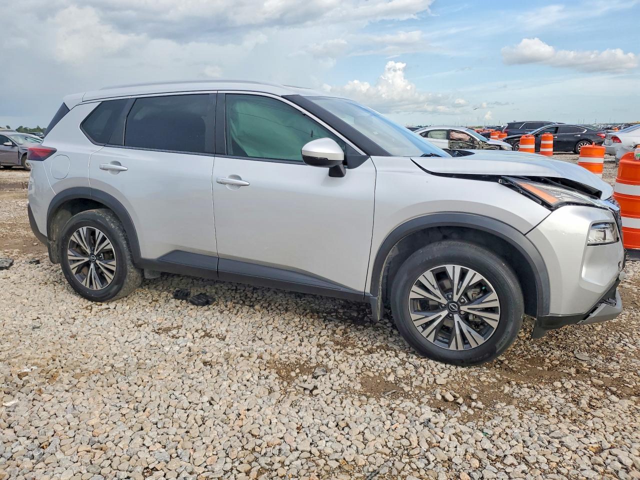 2023 Nissan Rogue Platinum - Image 4