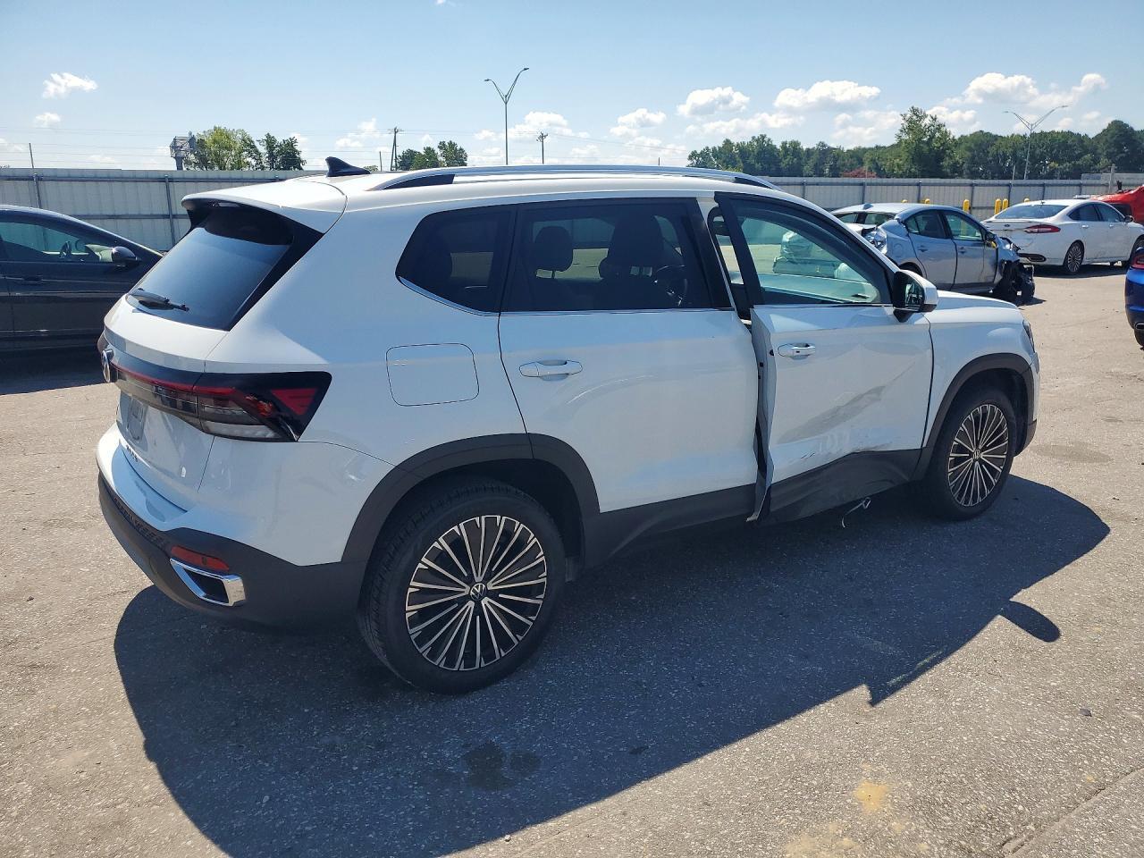 2025 Volkswagen Taos Se - Фото 3