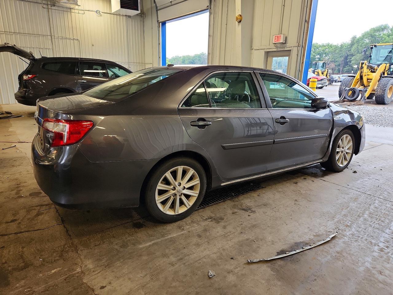 2014 Toyota Camry Hybrid Xle - Image 3