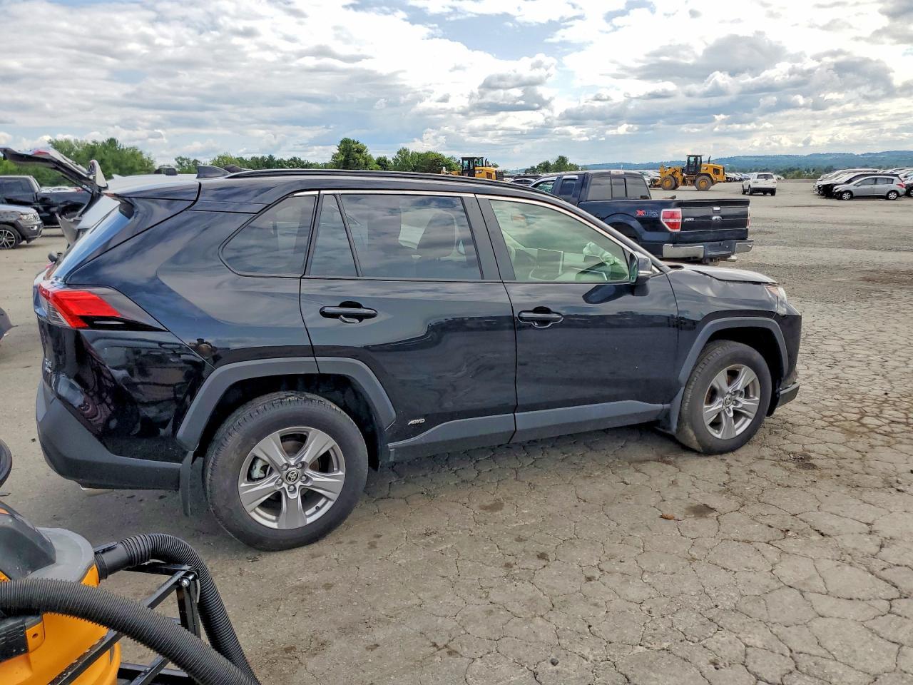 2025 Toyota Rav4 Xle - Фото 3