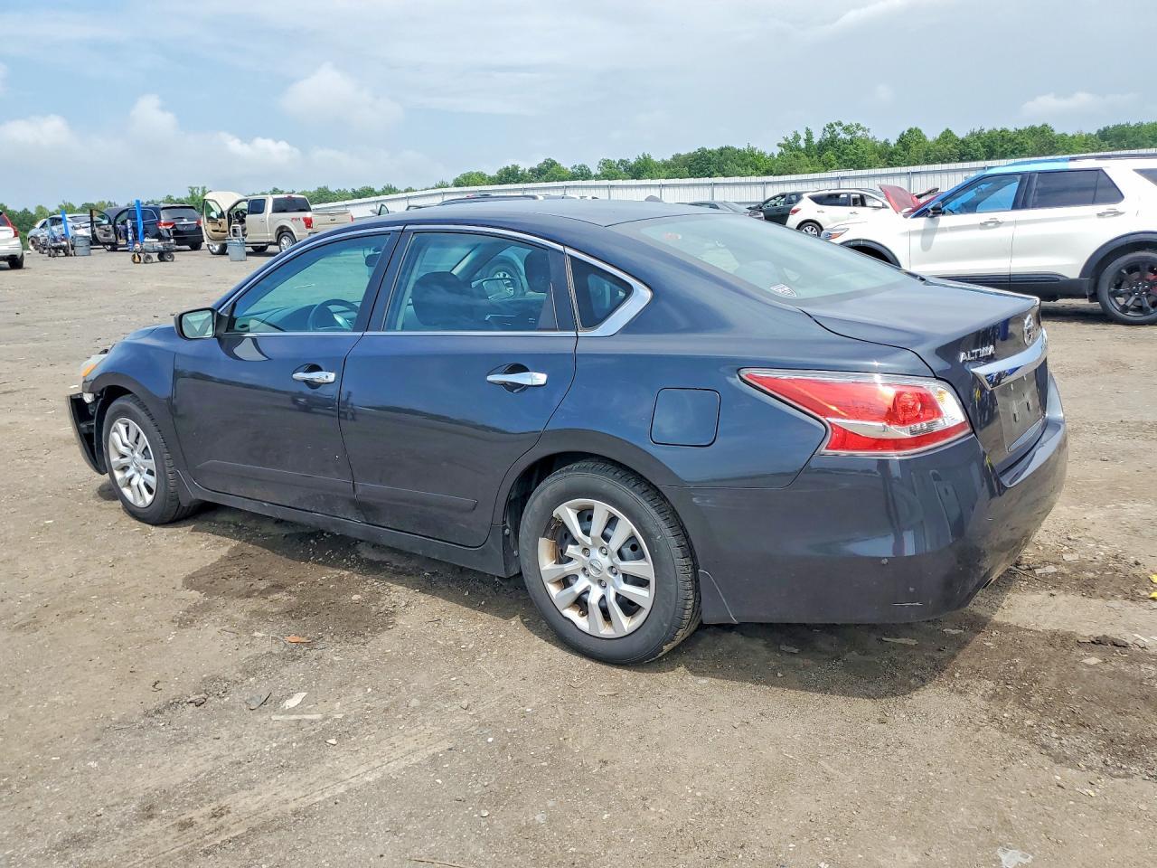 2015 Nissan Altima 2.5 S - Фото 2