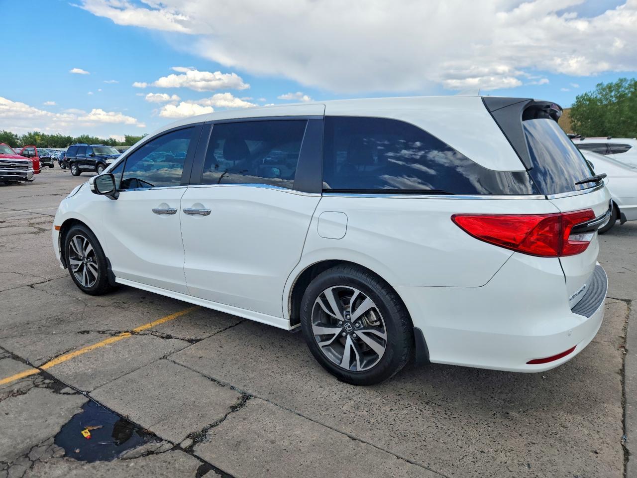 2023 Honda Odyssey Touring - Image 2