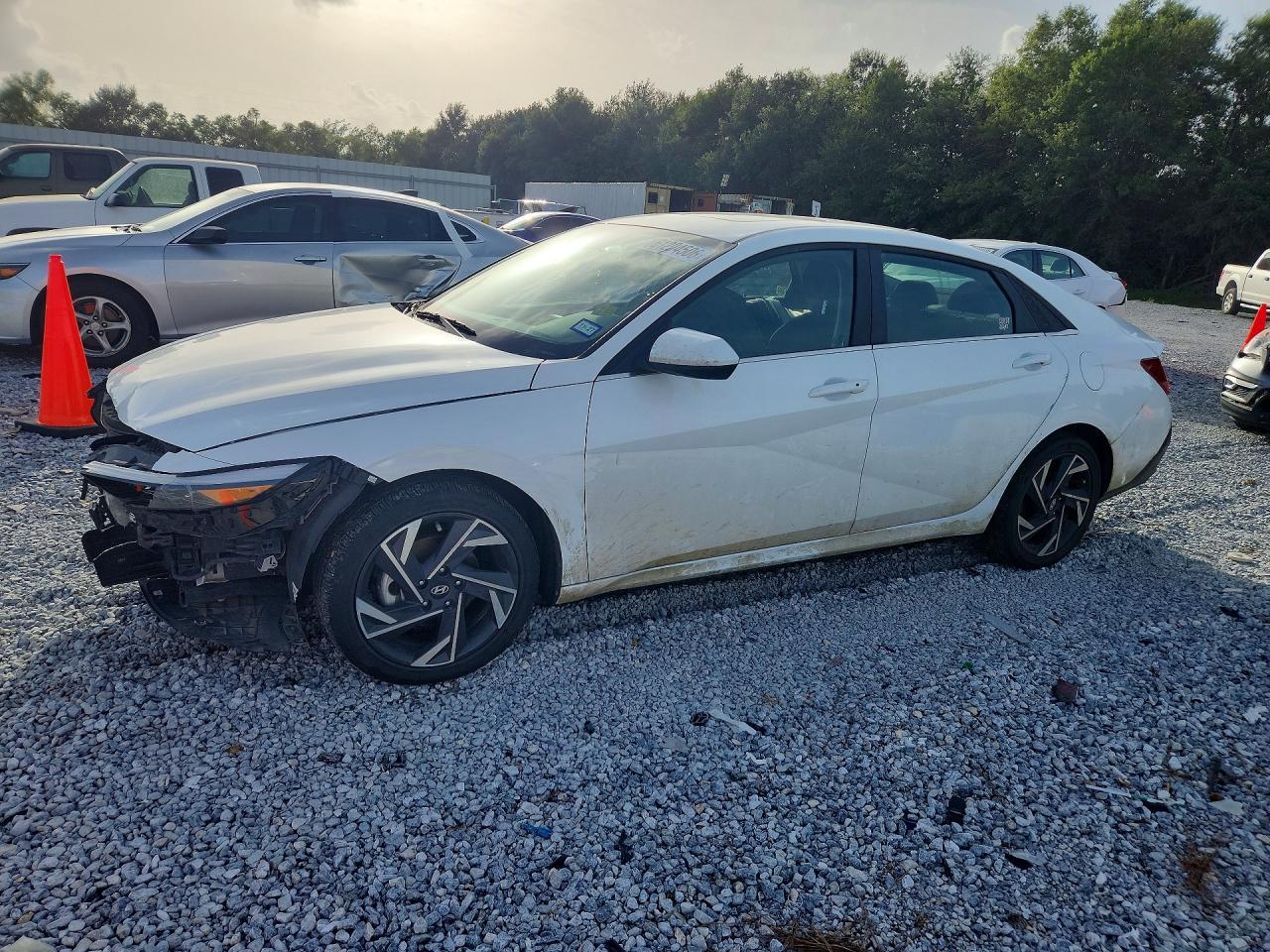 2025 Hyundai Elantra Sel