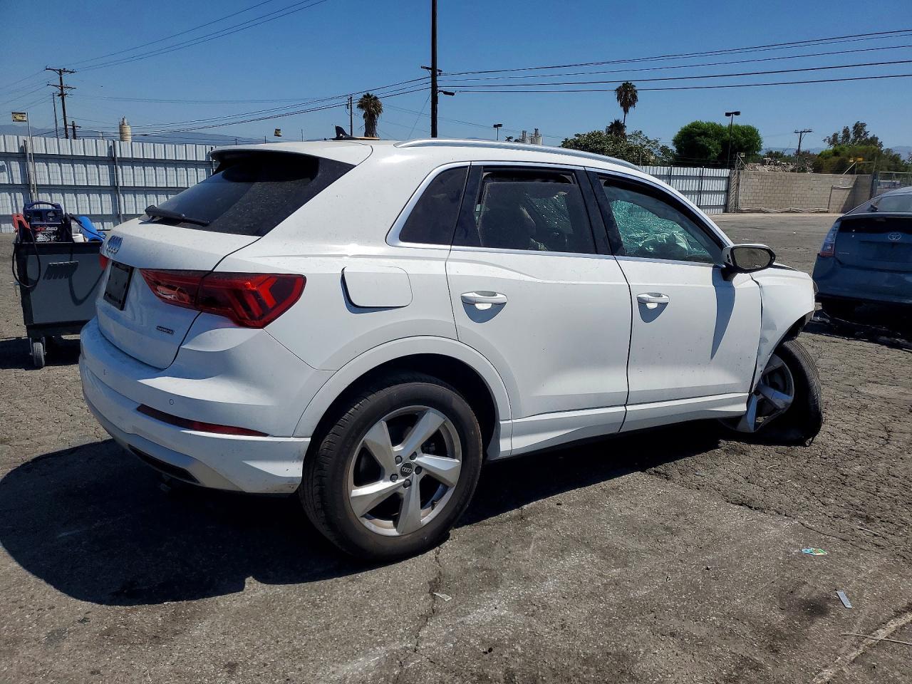 2022 Audi Q3 Premium 40 - Фото 3