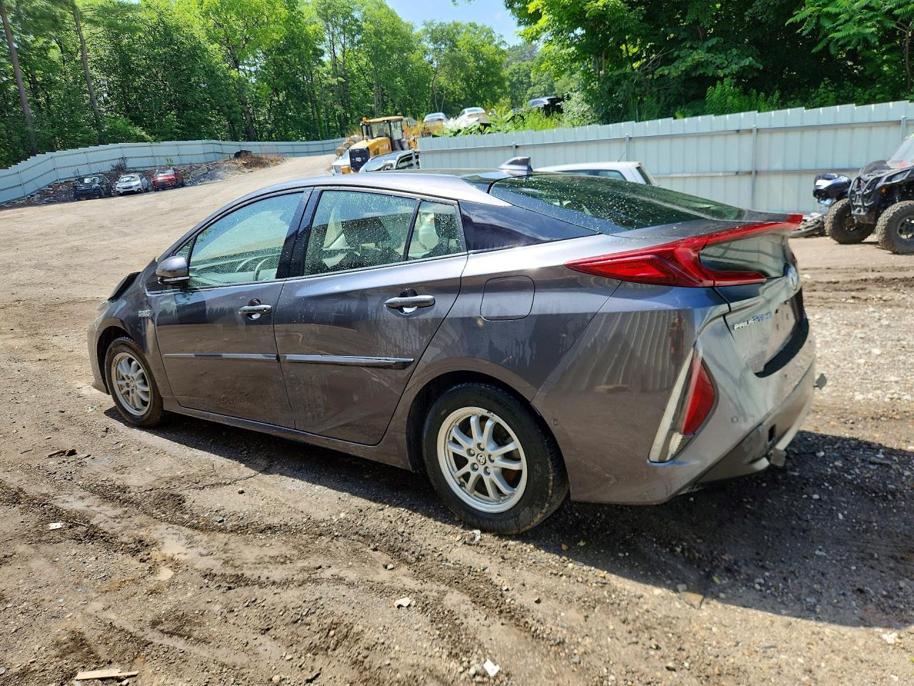 2017 Toyota Prius Prime Advanced - Image 2