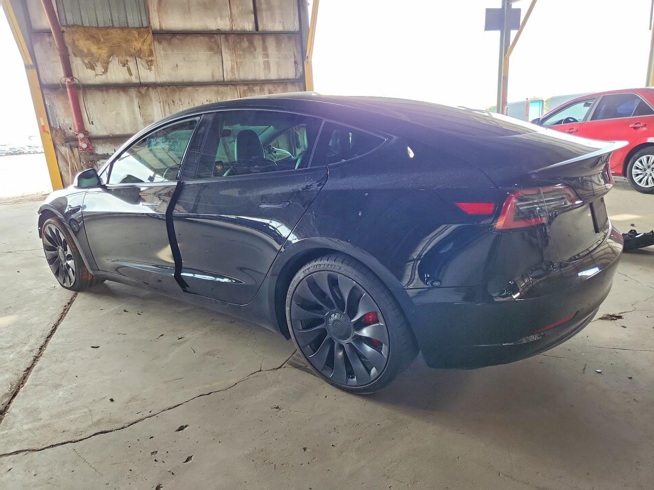 2021 Tesla Model 3 - Фото 2
