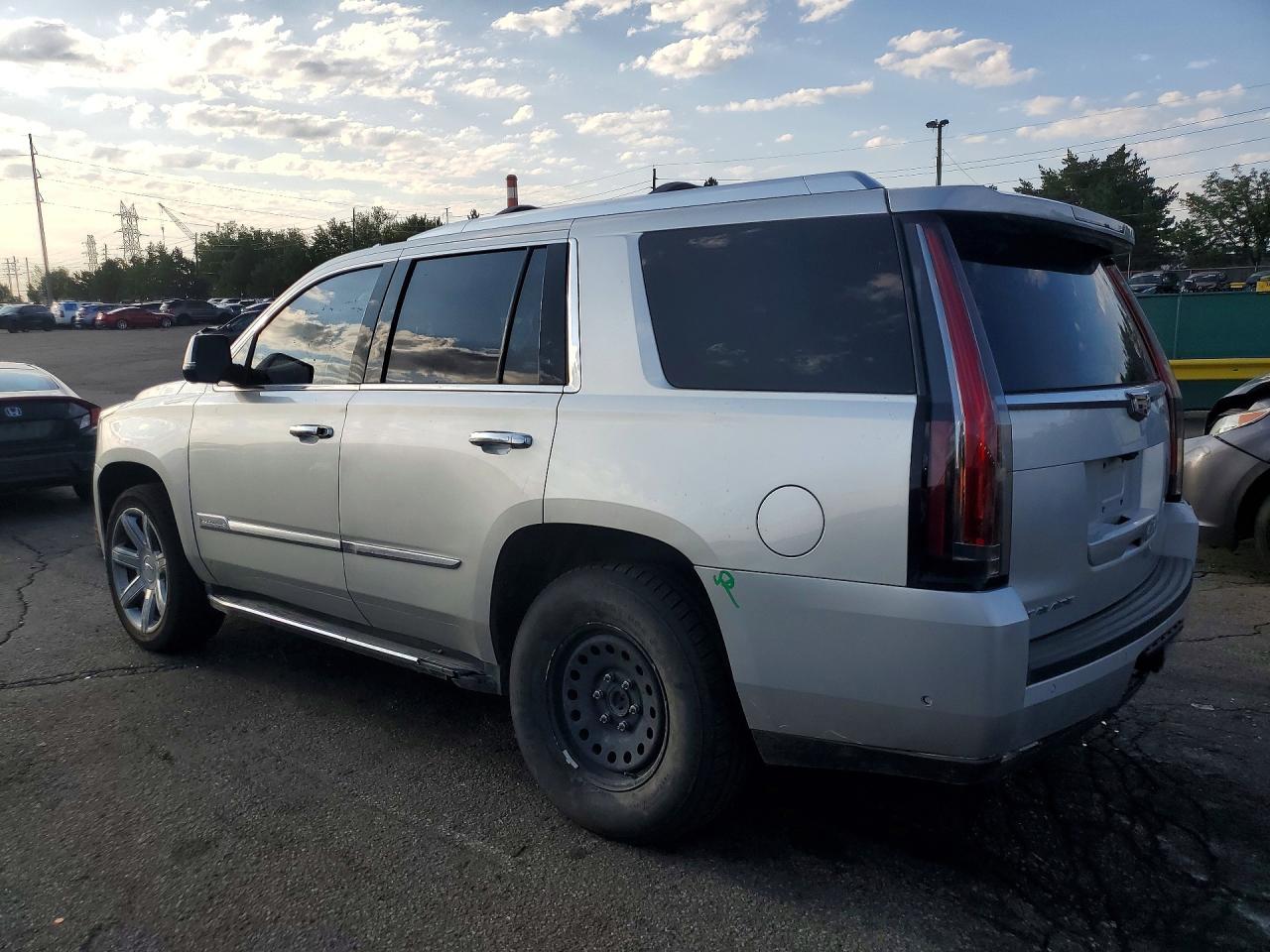 2018 Cadillac Escalade Luxury - Image 2