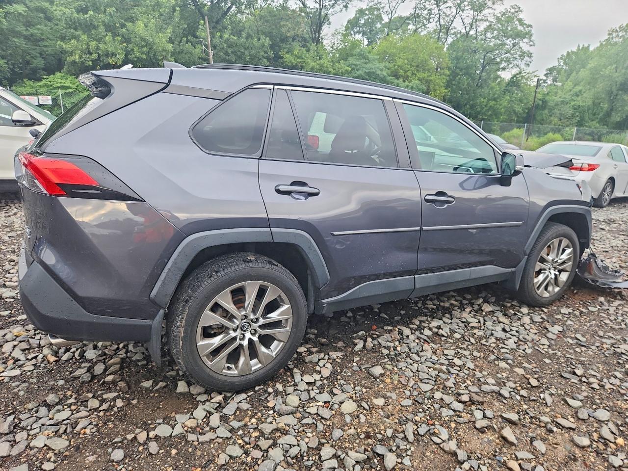 2020 Toyota Rav4 Xle Premium - Image 3