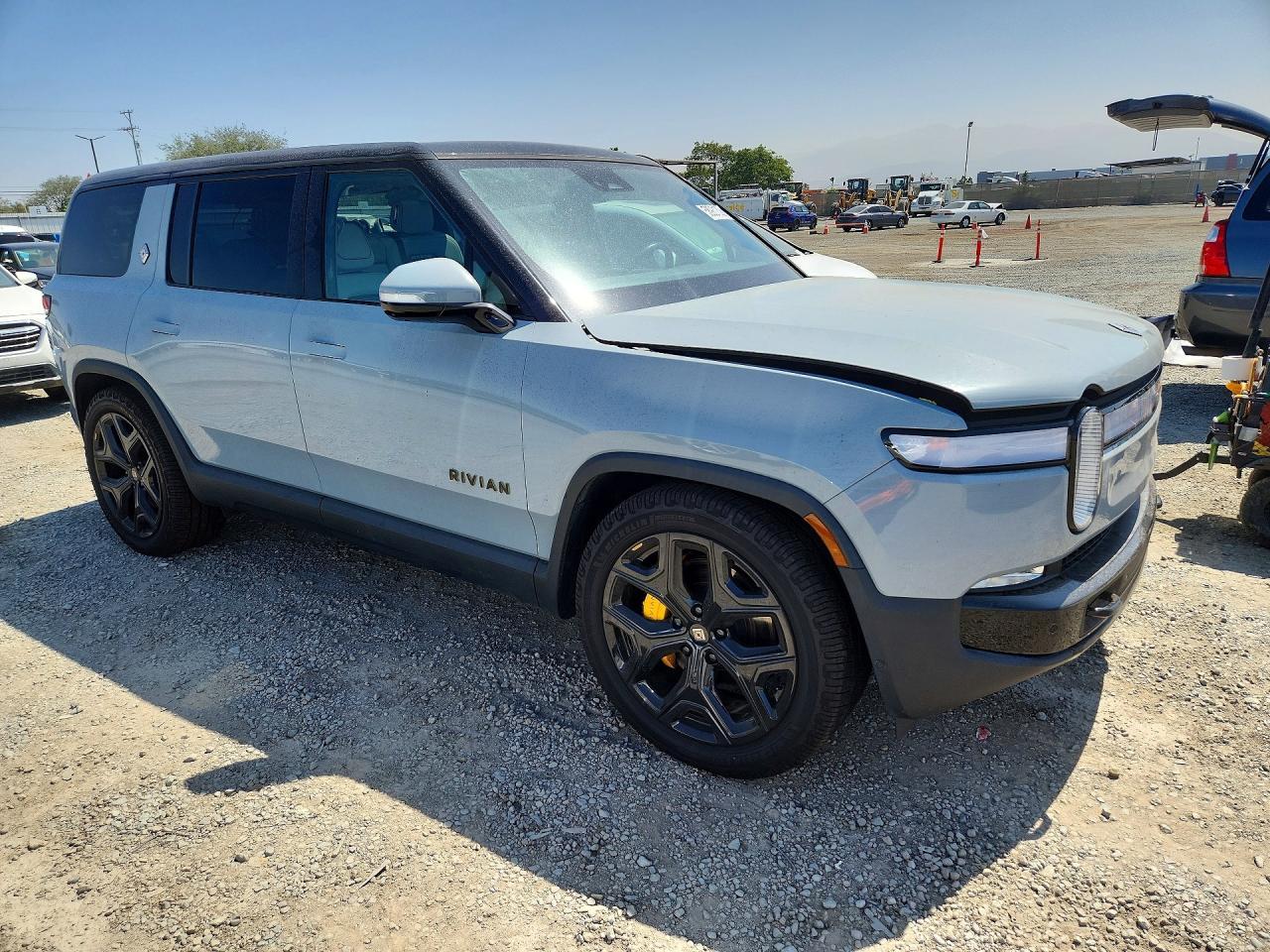 2023 Rivian R1S Adventure - Фото 4