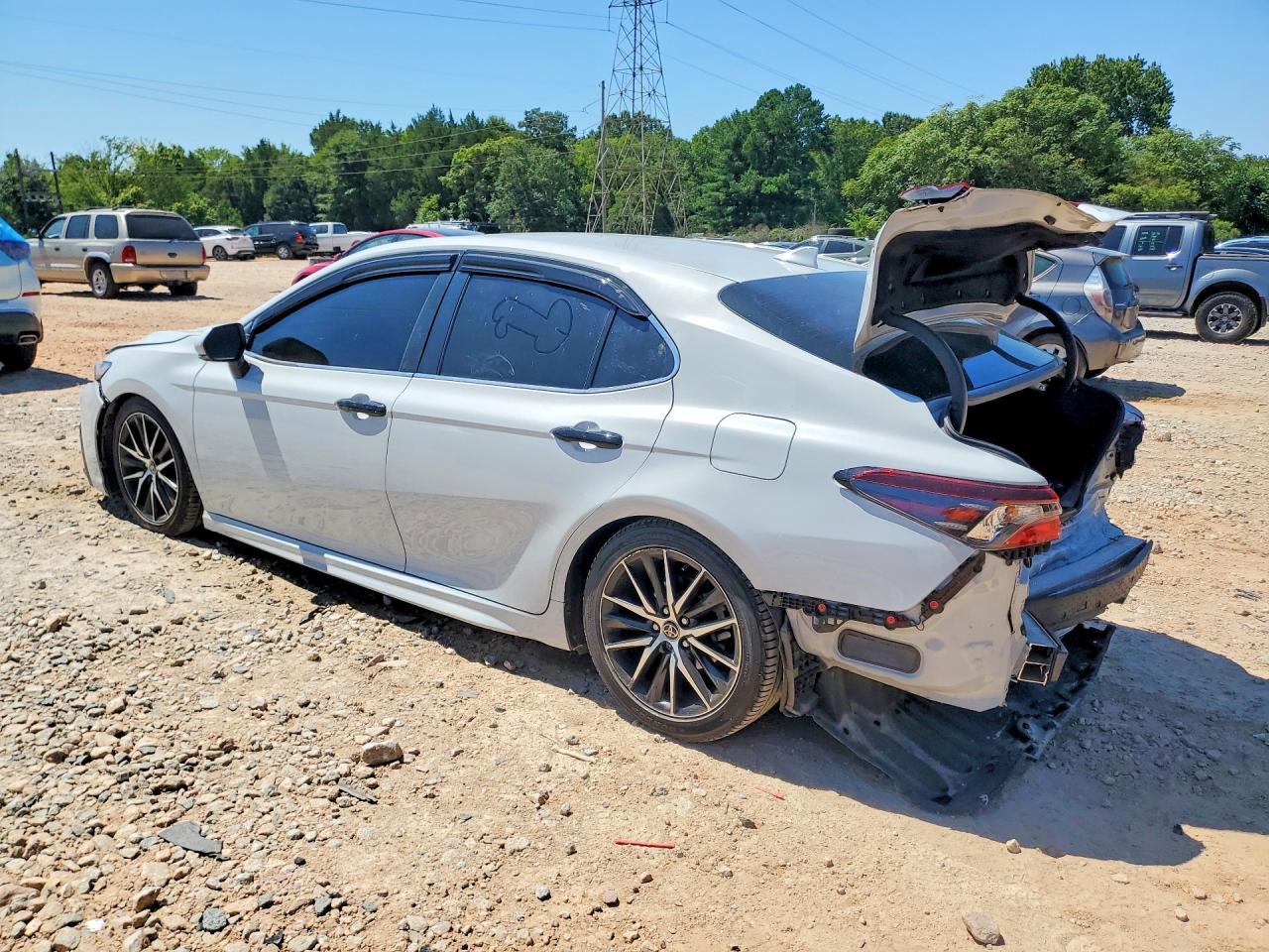2023 Toyota Camry Se - Image 2