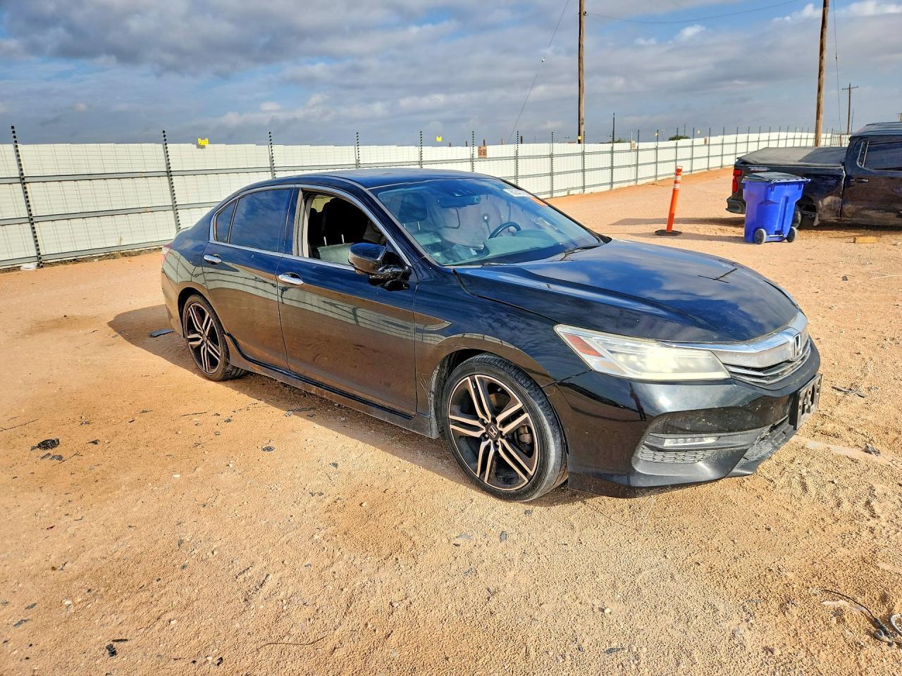 2017 Honda Accord Touring - Image 4