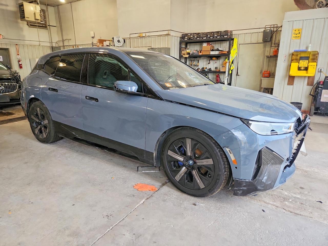 2023 BMW Ix - Image 4