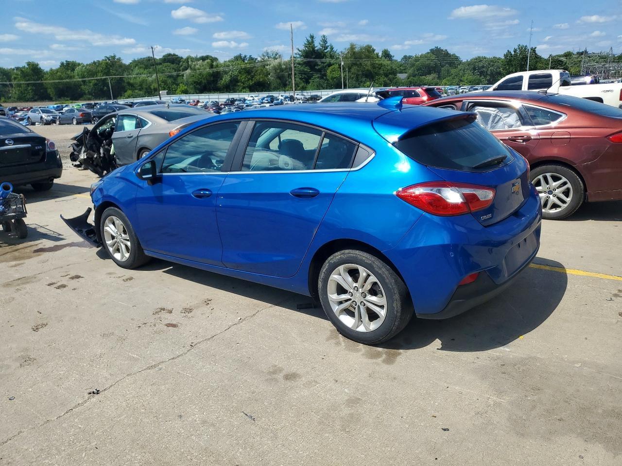 2019 Chevrolet Cruze - Image 2