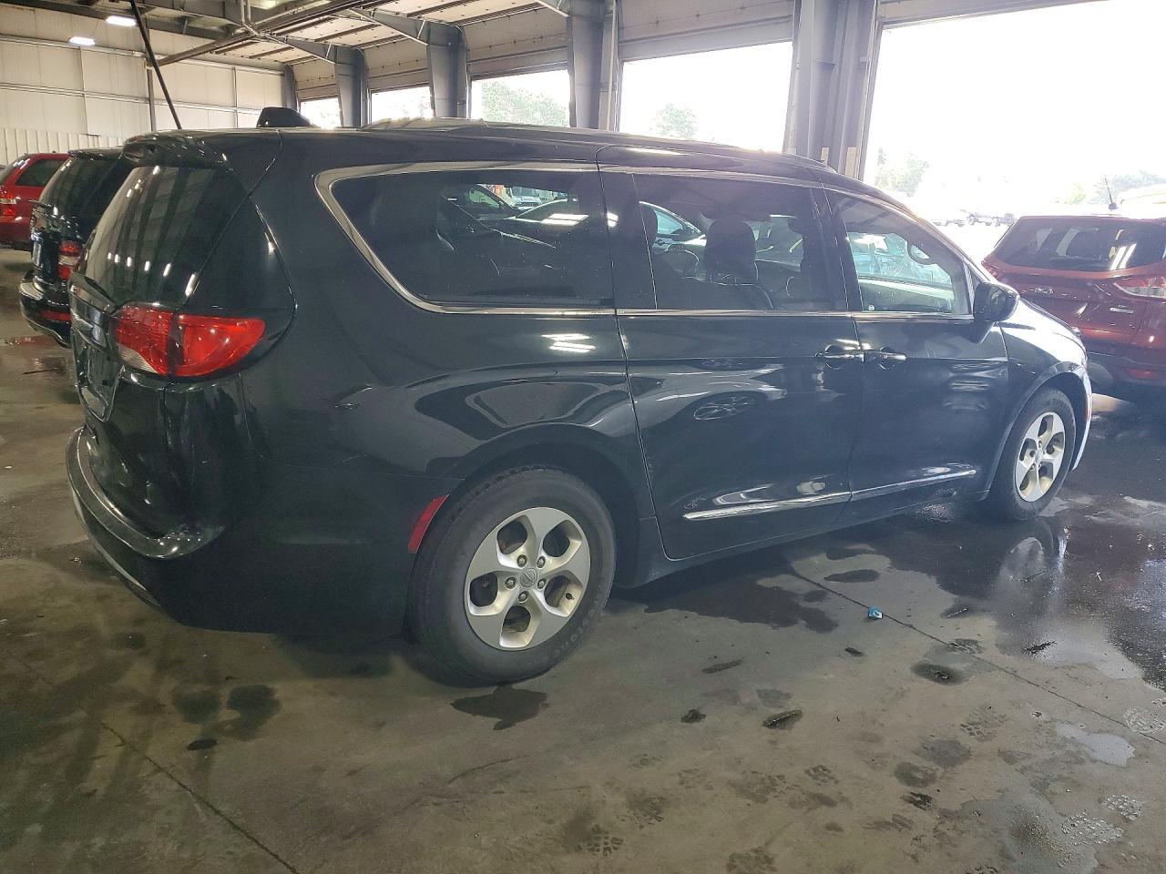 2017 Chrysler Pacifica Touring L Plus - Фото 3