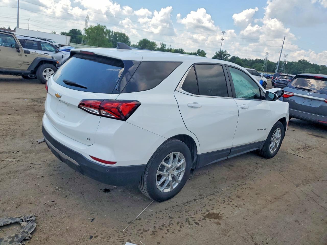 2024 Chevrolet Equinox Lt - Image 3