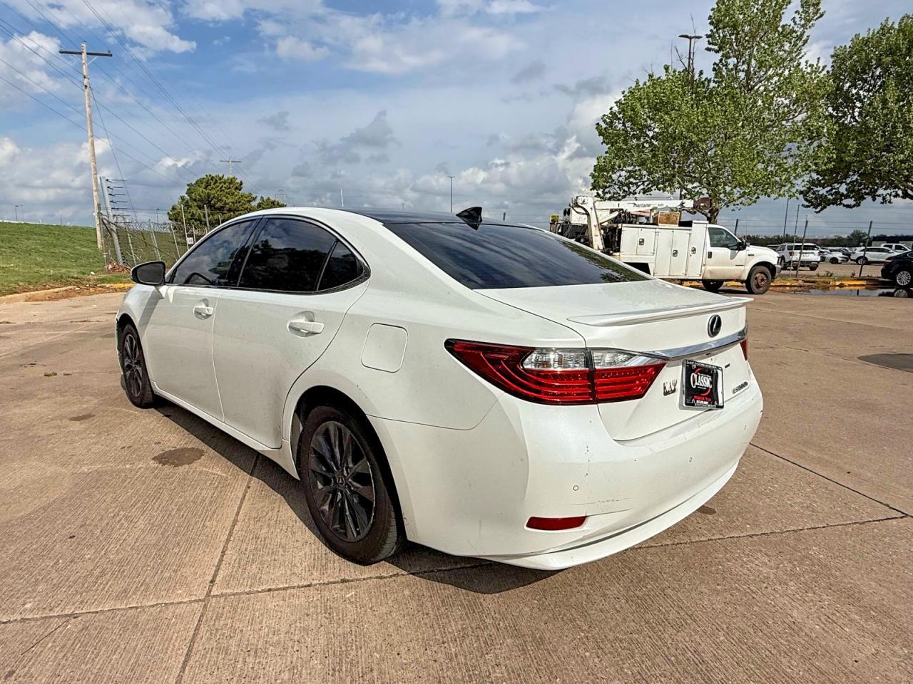 2015 Lexus Es 300H - Фото 3