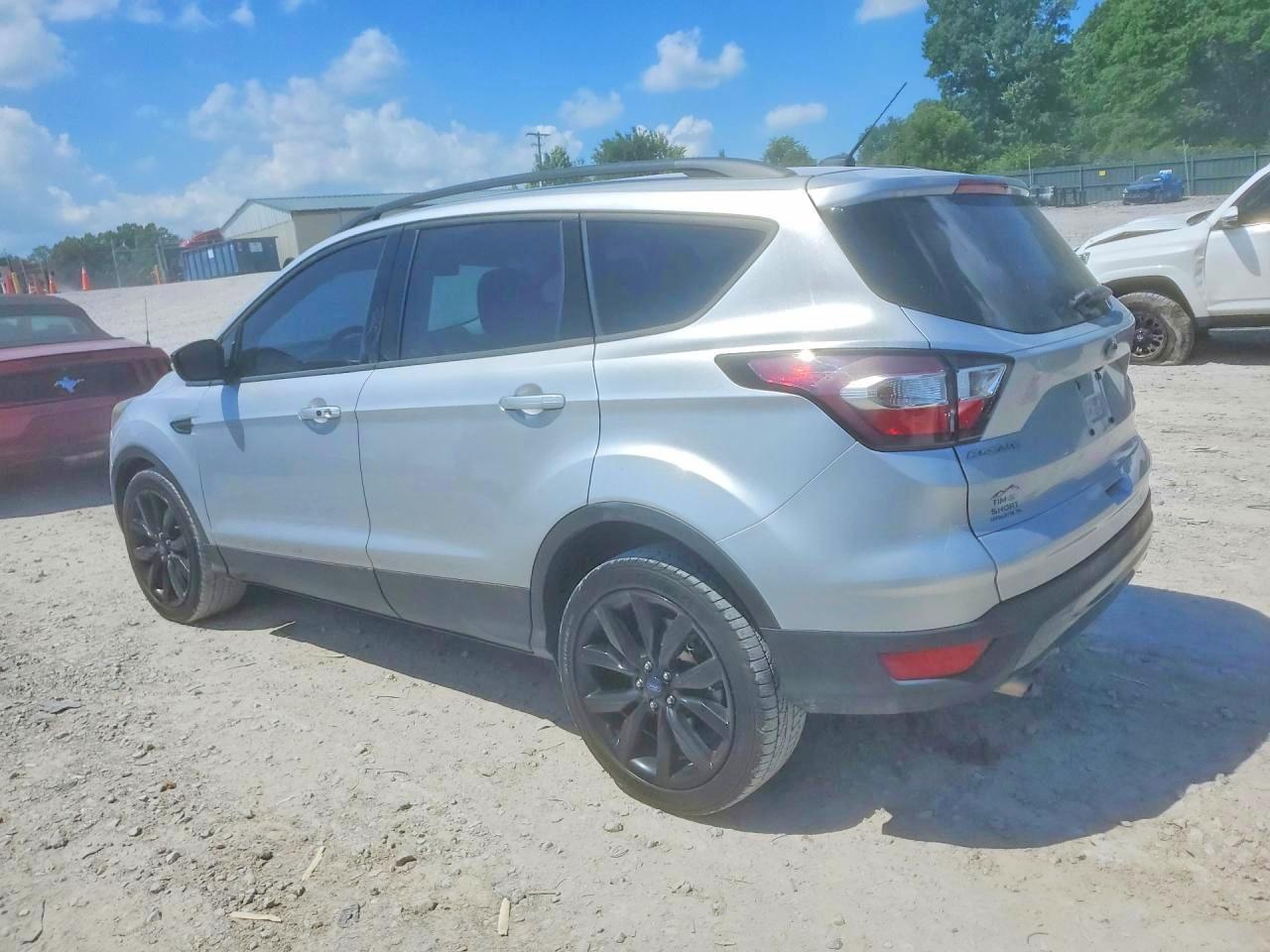 2017 Ford Escape Titanium - Фото 2