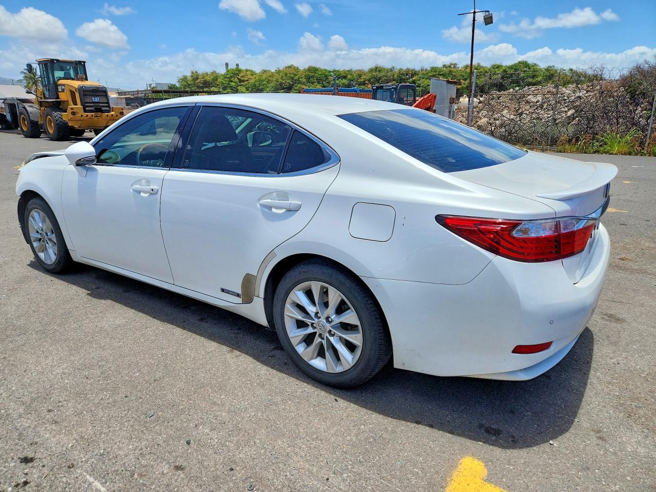 2014 Lexus Es 300H - Image 2