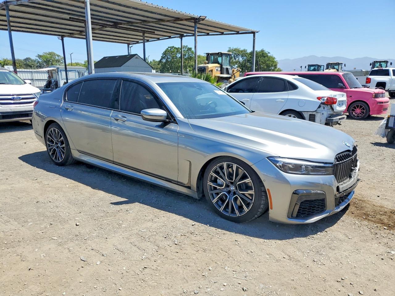 2022 BMW 750 Xi - Фото 4