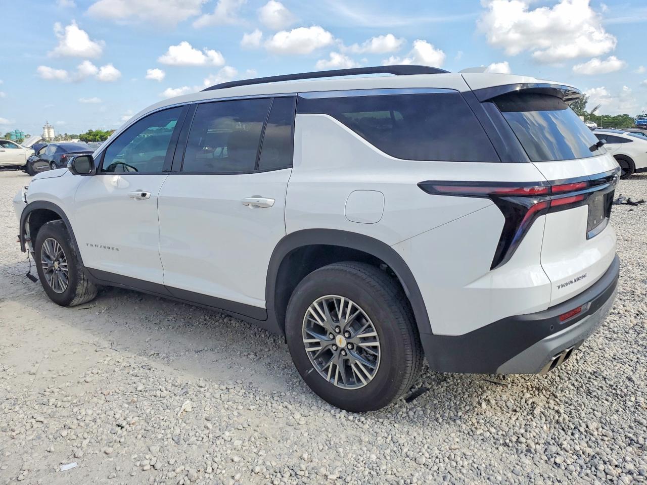 2025 Chevrolet Traverse Lt - Фото 2