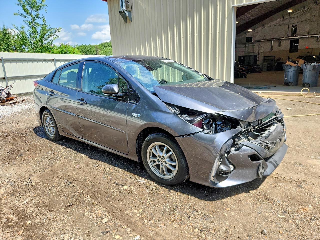 2017 Toyota Prius Prime Advanced - Image 4
