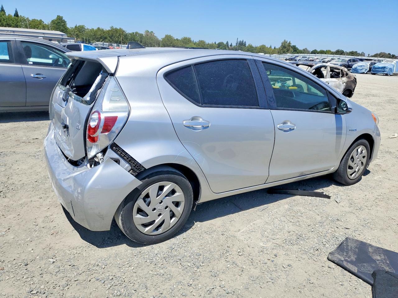 2014 Toyota Prius C Two - Фото 3
