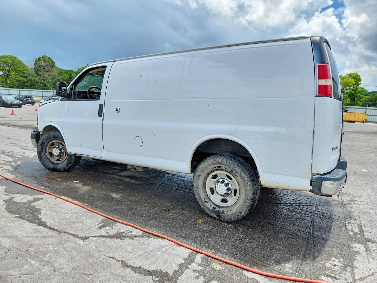 2014 Chevrolet Express G2500 - Фото 2