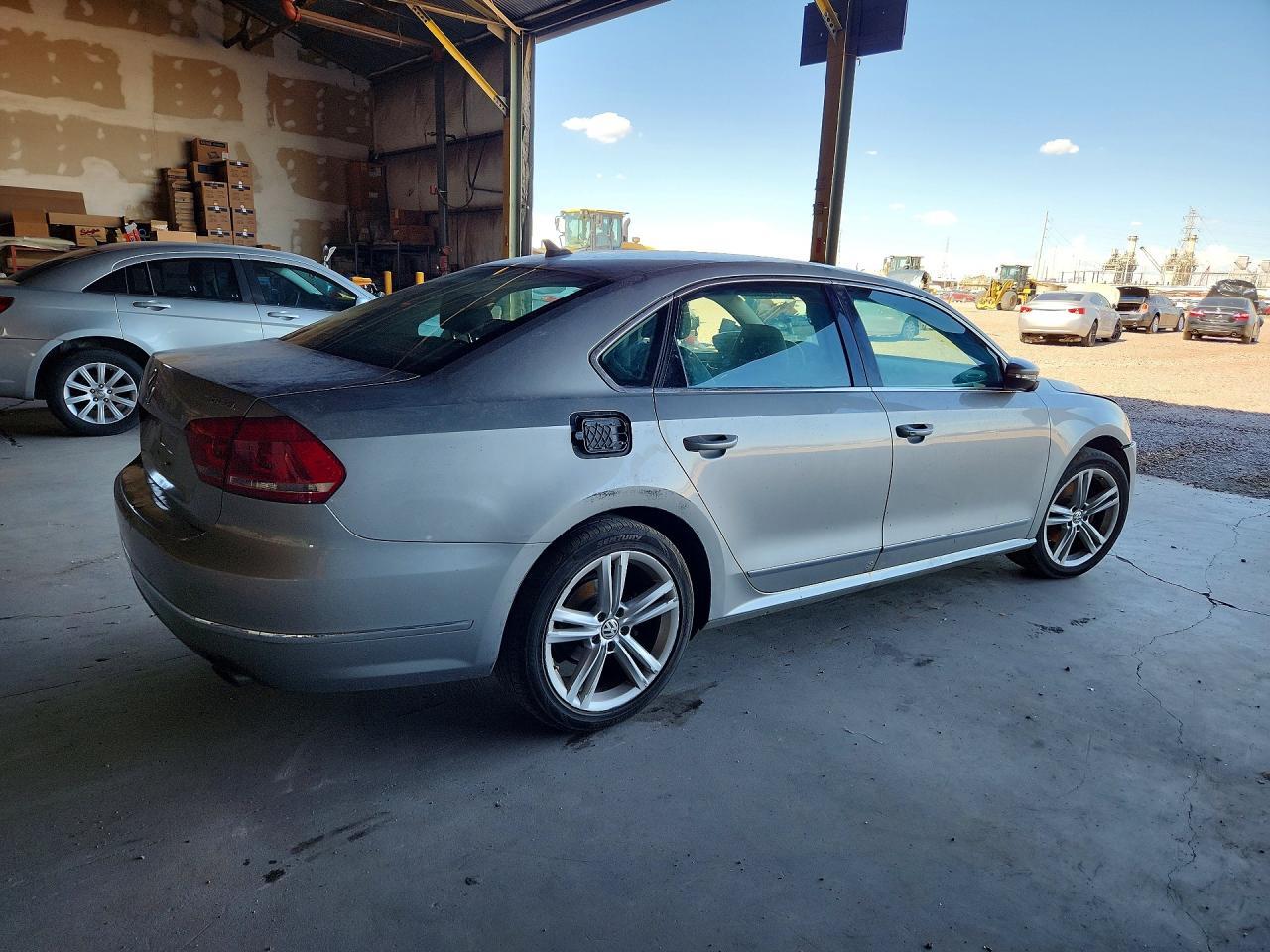 2012 Volkswagen Passat Sel - Image 3