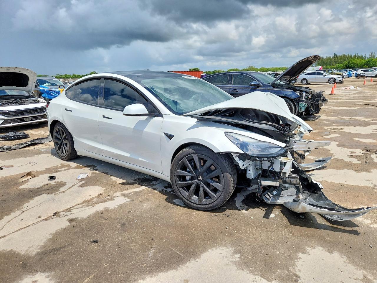 2023 Tesla Model 3 - Image 4
