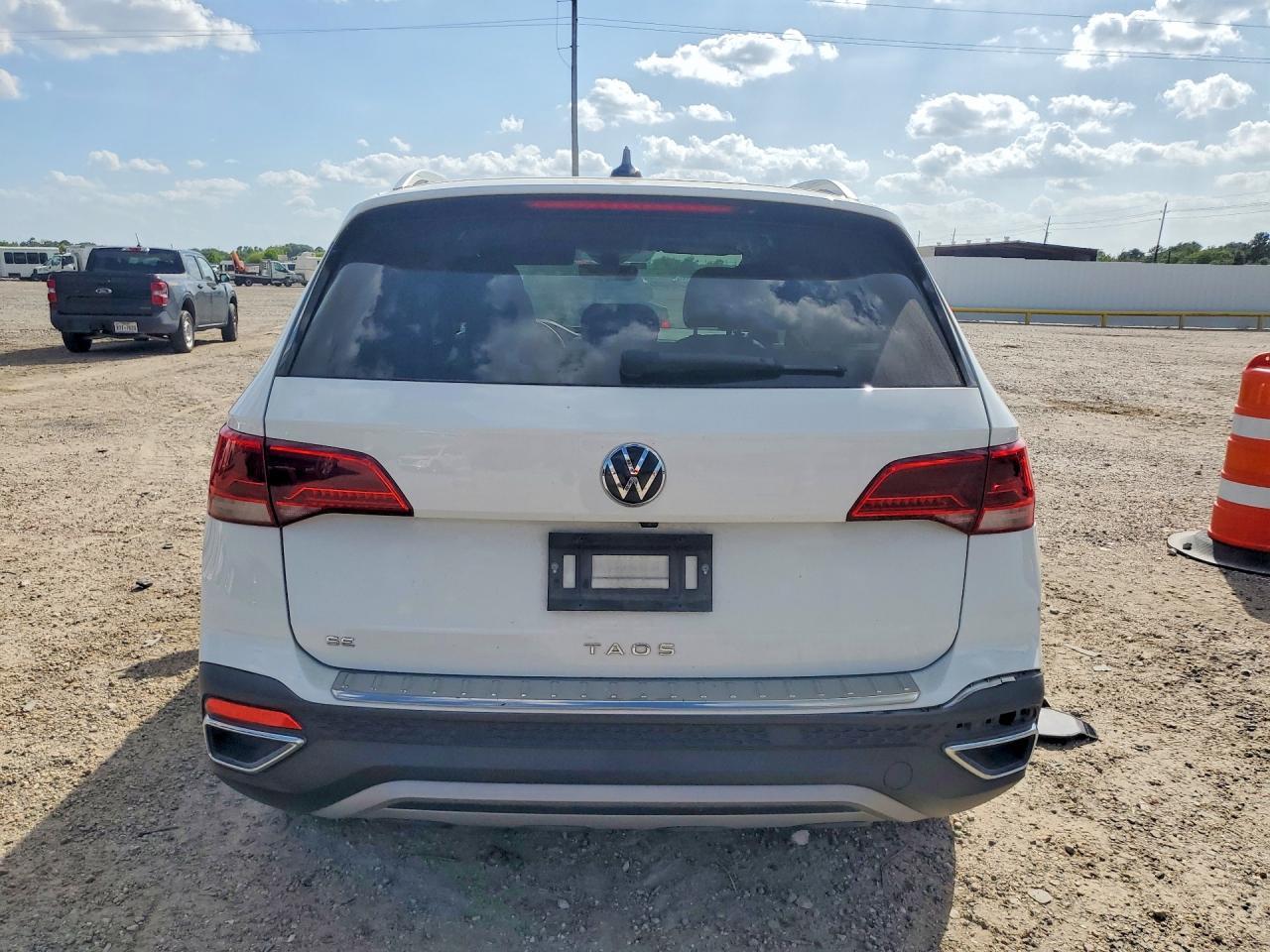 2024 Volkswagen Taos Se - Image 6