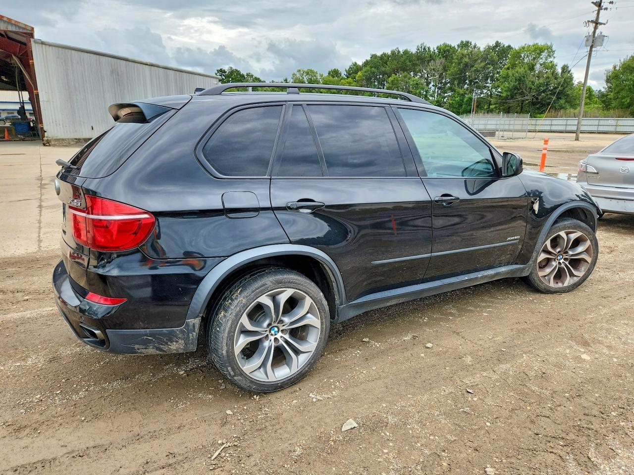 2013 BMW X5 xDrive50I - Image 3