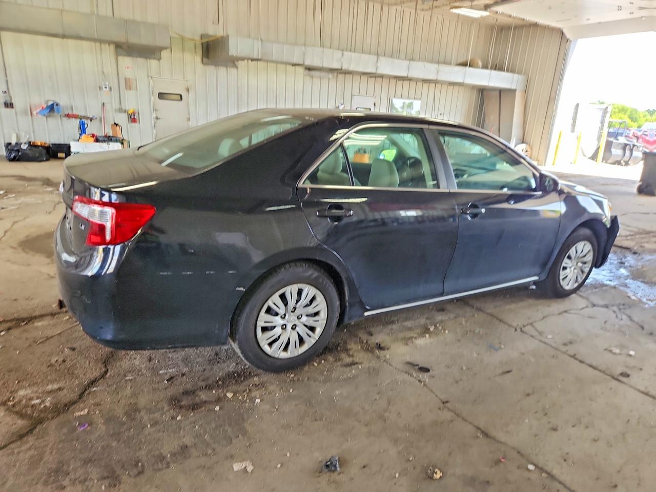 2012 Toyota Camry Le - Фото 3