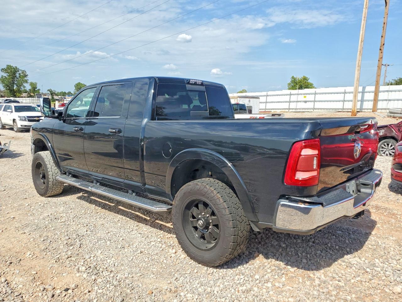 2019 Ram 3500 Laramie - Фото 2