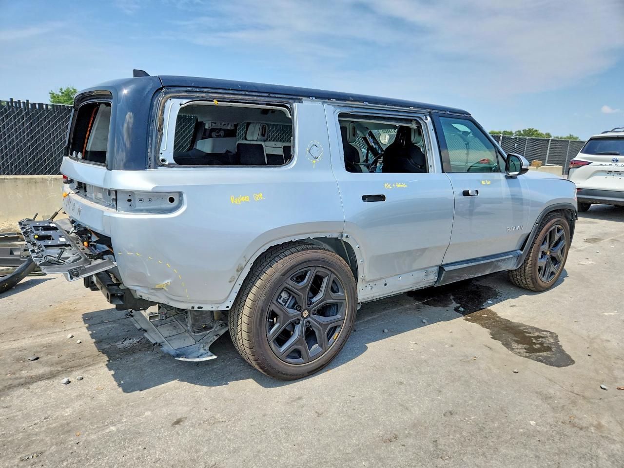2024 Rivian R1S Adventure - Фото 3