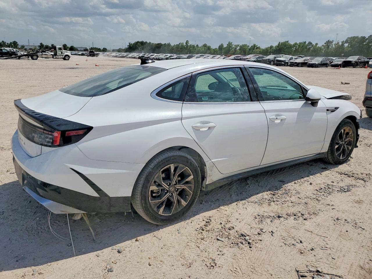 2025 Hyundai Sonata Sel - Image 3