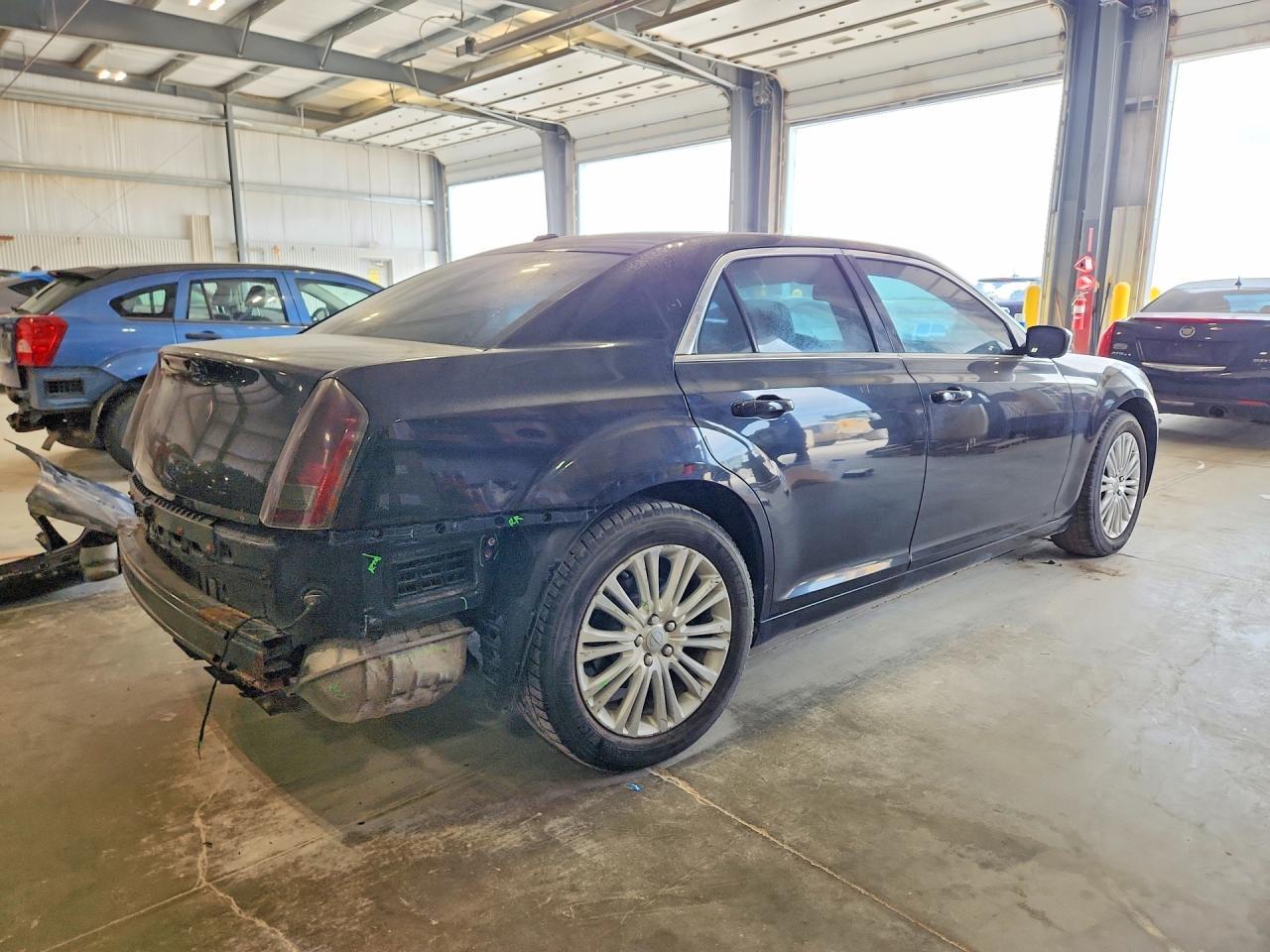 2014 Chrysler 300 - Фото 3