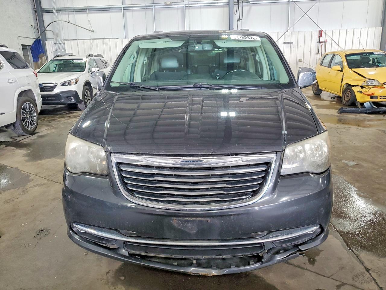 2012 Chrysler Town & Country Limited - Фото 5