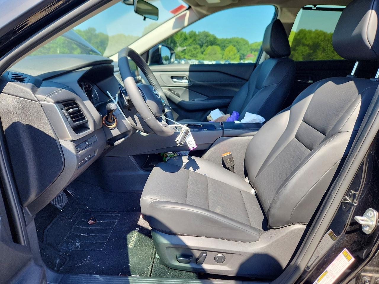 2025 Nissan Rogue Sv - Image 7