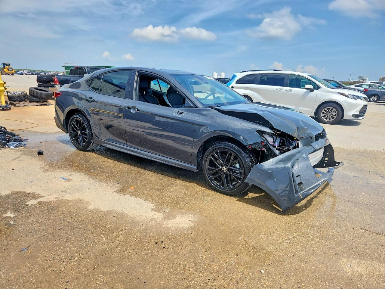 2025 Toyota Camry Se - Image 4